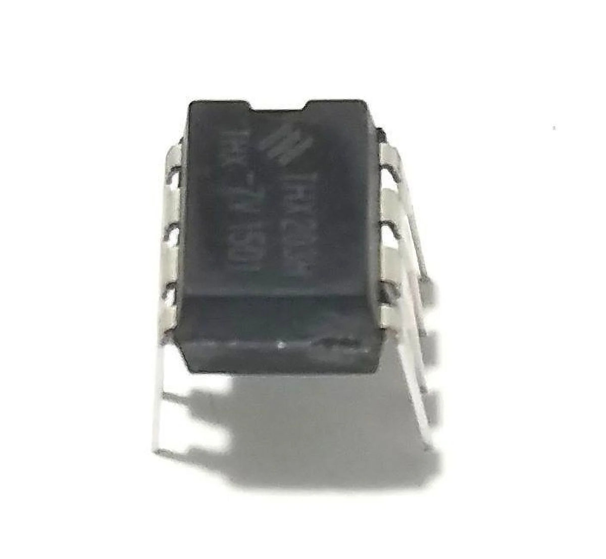 Power Management IC PWM DIP-8 (Pack of 1) Y88589