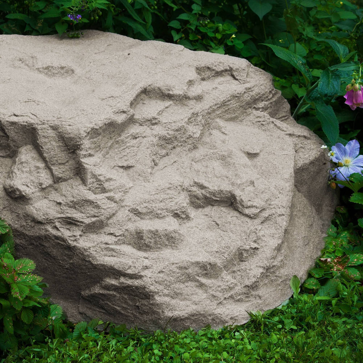 Low Profile Boulder Landscape Rock B2131