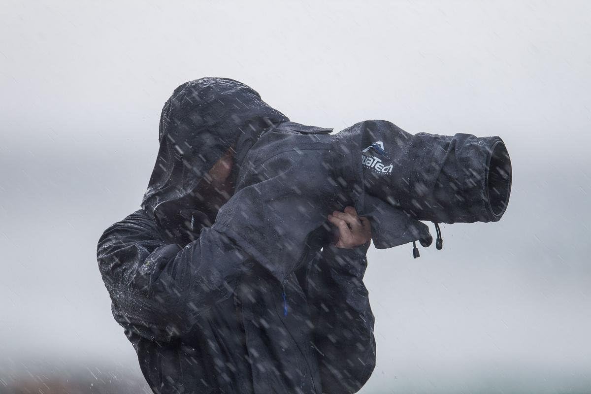 Small Sport Shield Rain Cover for Cameras Q21013